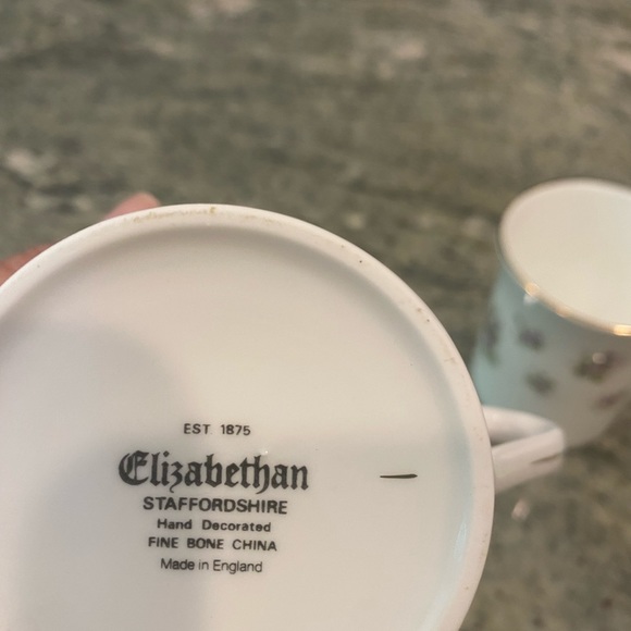 Elizabethan Staffordshire Hand Decorated Fine Bone China - Made in England - Picture 2 of 3